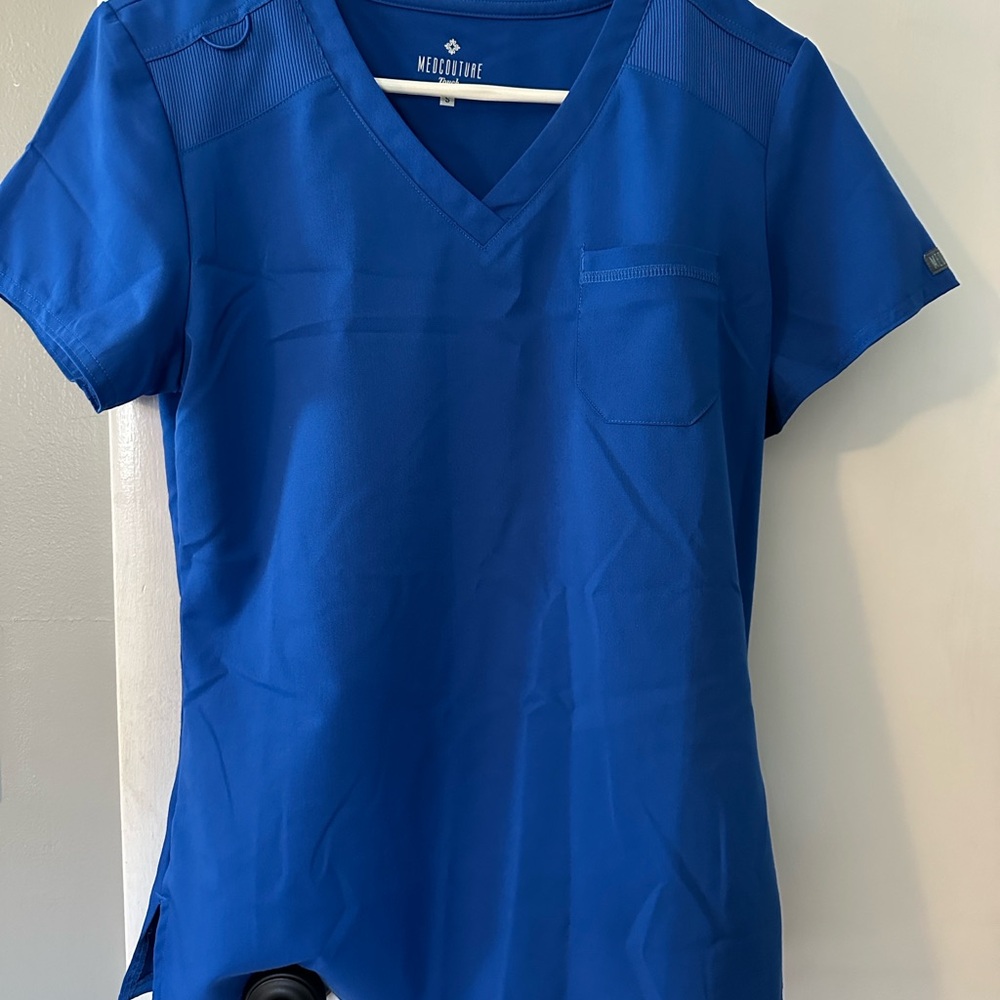 Med Couture Women's Blue V-Neck Top